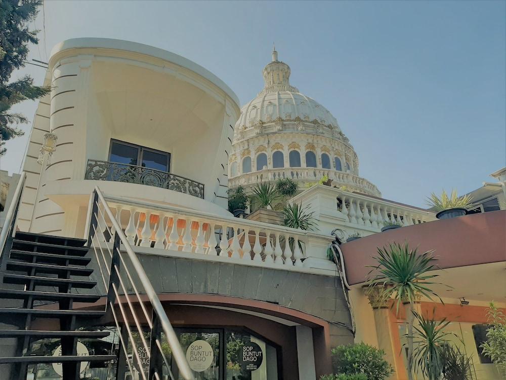 The Palais Hotel Dago Bandung Exterior foto