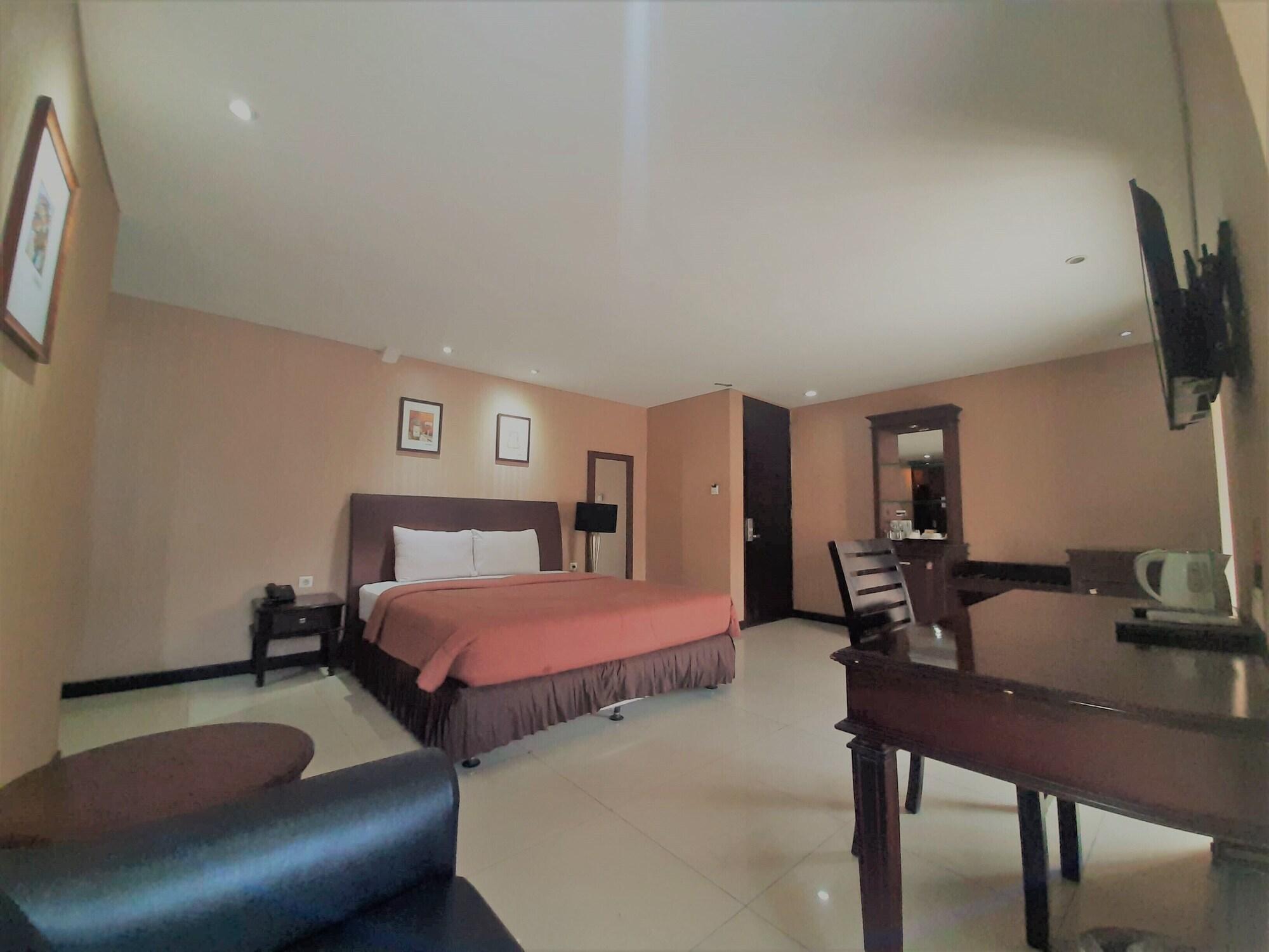 The Palais Hotel Dago Bandung Exterior foto