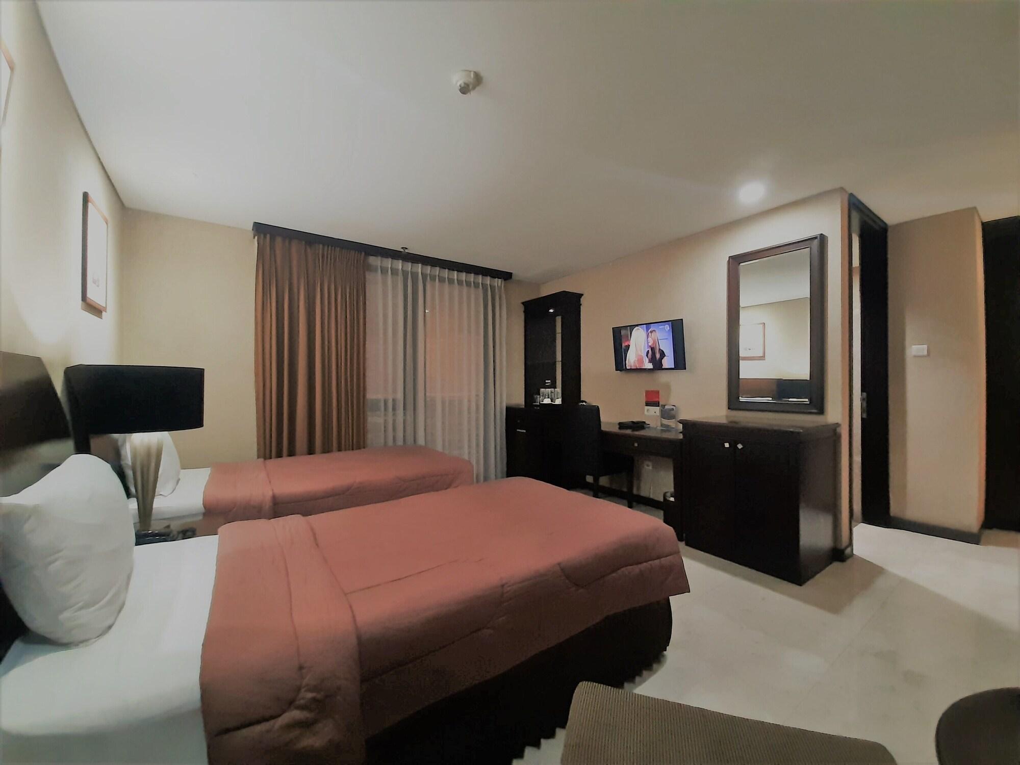 The Palais Hotel Dago Bandung Exterior foto