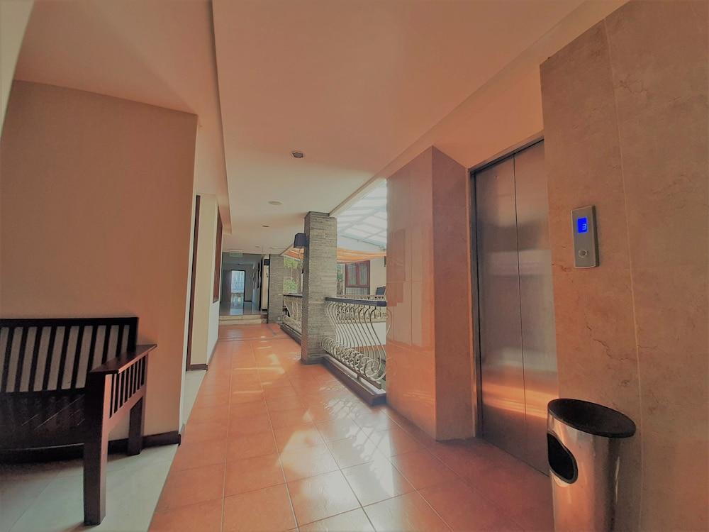 The Palais Hotel Dago Bandung Exterior foto