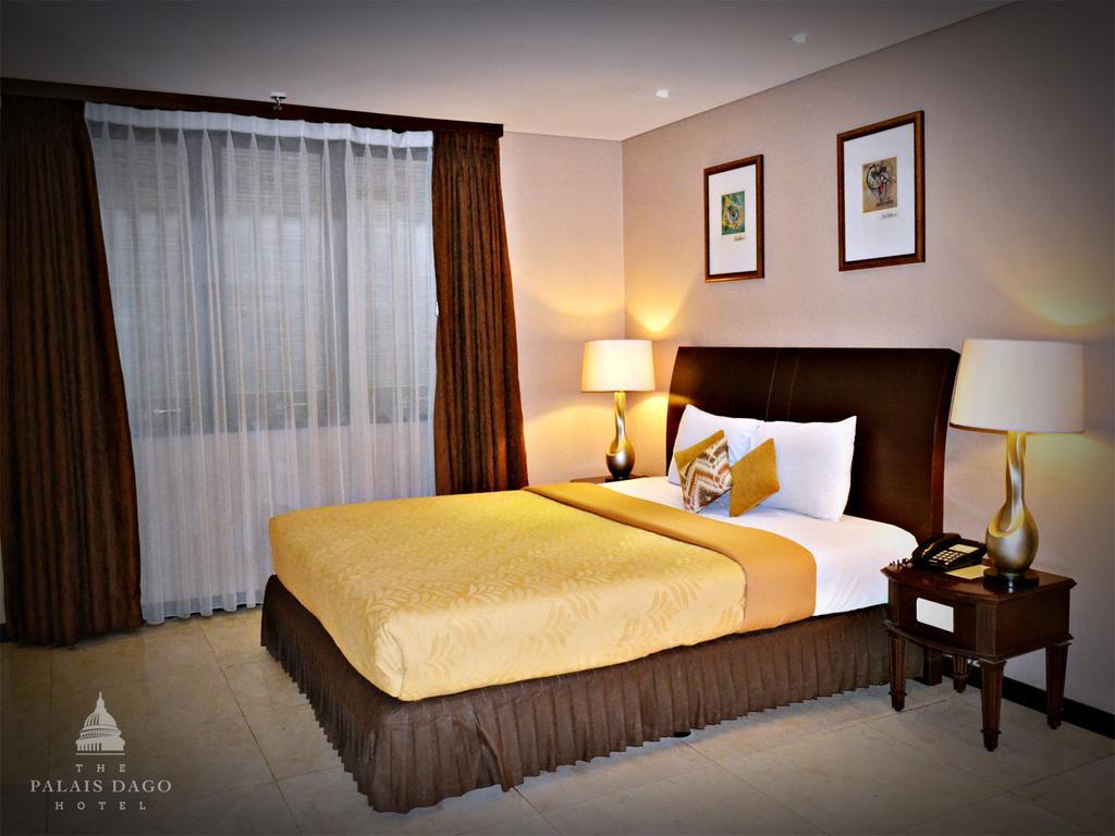The Palais Hotel Dago Bandung Exterior foto